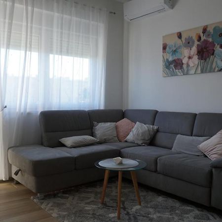 Apartman Luka Pula Exterior foto