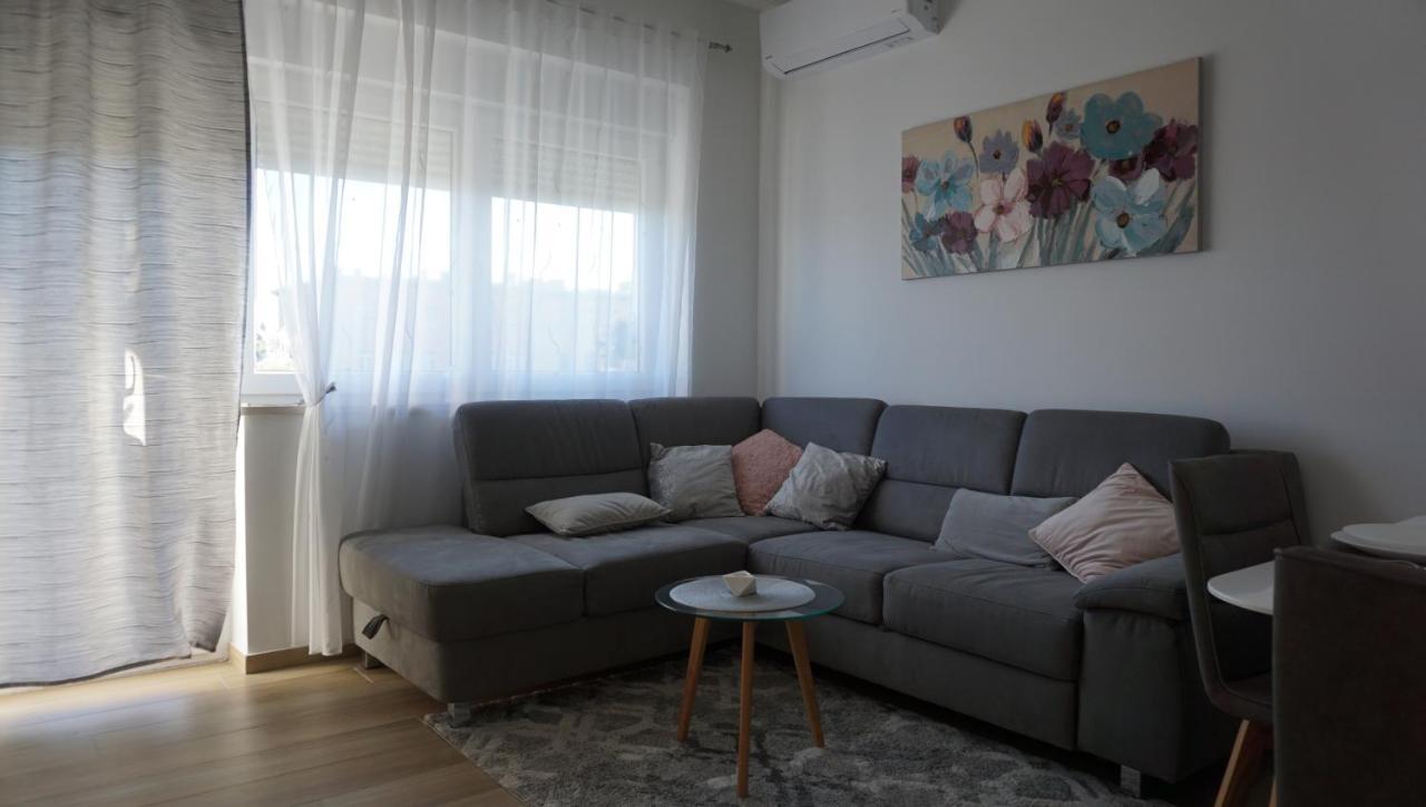 Apartman Luka Pula Exterior foto