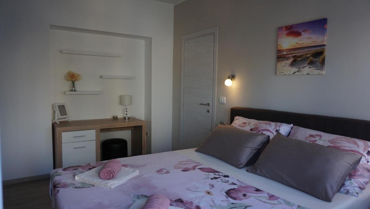 Apartman Luka Pula Exterior foto